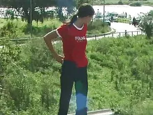 Trắng, với hai sôcôl ...