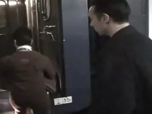 Những cô gái ăn một  ...