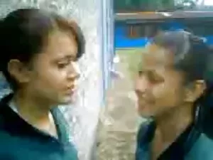 Vào ngày đầu tiên, G ...