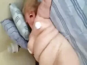 Một cô gái xinh đẹp, ...