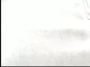 Hai cô gái đang bị t ...